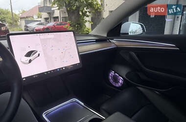 Седан Tesla Model 3 2021 в 