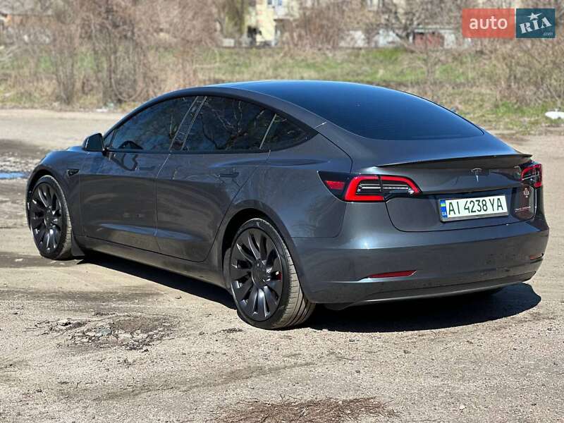 Седан Tesla Model 3 2023 в Фастові