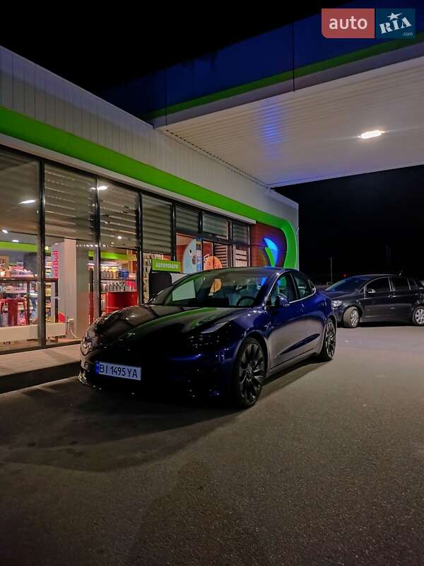 Седан Tesla Model 3 2022 в Миргороде