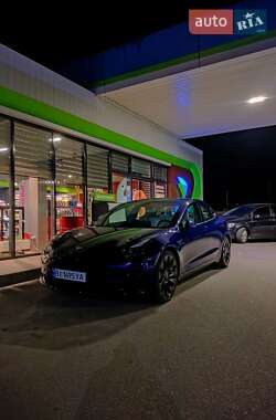 Седан Tesla Model 3 2022 в 
