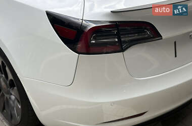 Седан Tesla Model 3 2021 в 