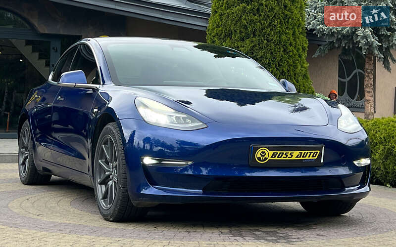Седан Tesla Model 3 2020 в 
