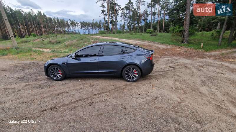 Седан Tesla Model 3 2022 в Киеве