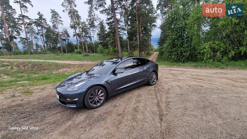 Седан Tesla Model 3 2022 в Киеве