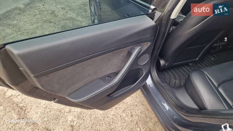 Седан Tesla Model 3 2022 в Киеве
