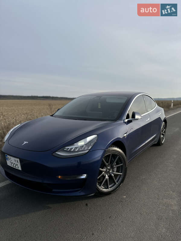 Седан Tesla Model 3 2018 в Львове