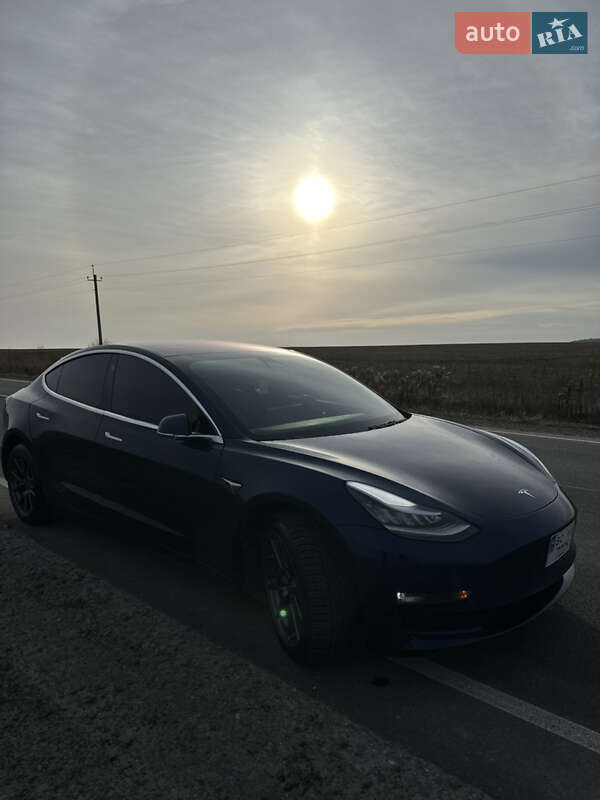 Седан Tesla Model 3 2018 в Львове