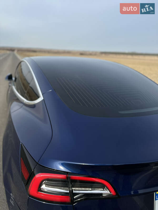 Седан Tesla Model 3 2018 в Львове