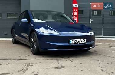 Седан Tesla Model 3 2024 в 