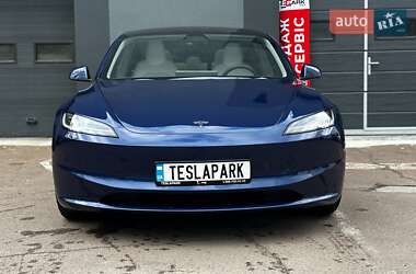 Седан Tesla Model 3 2024 в 