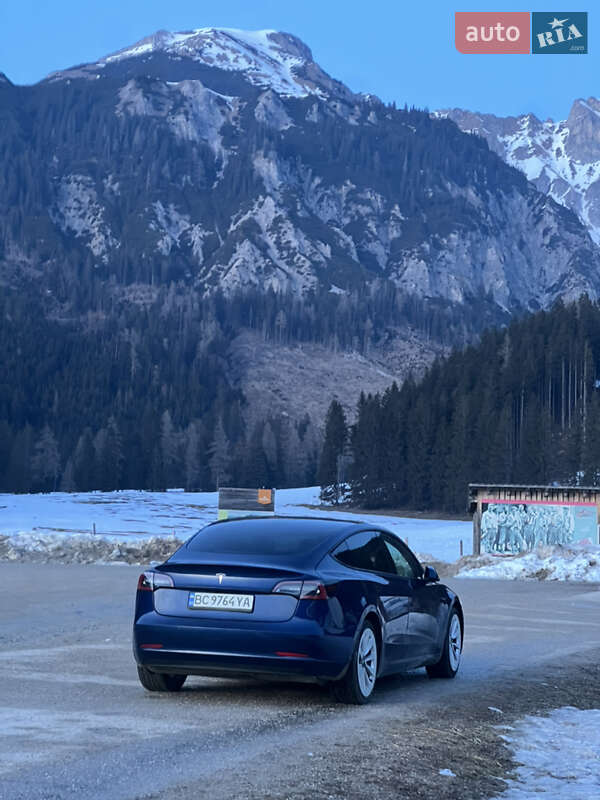 Седан Tesla Model 3 2022 в Львові
