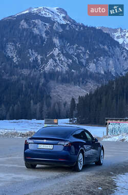 Седан Tesla Model 3 2022 в 