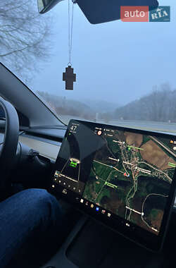 Седан Tesla Model 3 2022 в 