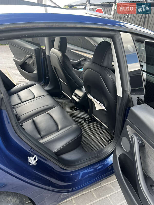 Седан Tesla Model 3 2022 в Березане