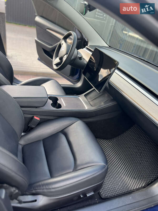 Седан Tesla Model 3 2022 в Березане