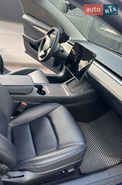 Седан Tesla Model 3 2022 в 