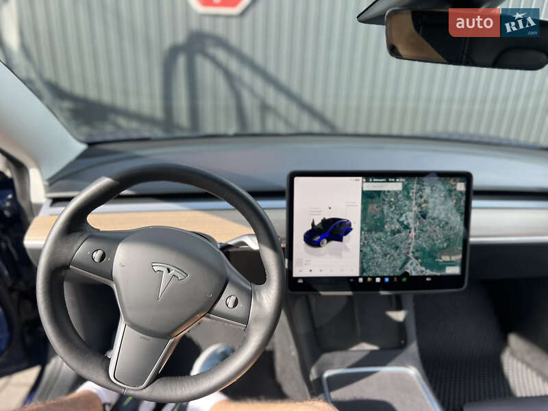 Седан Tesla Model 3 2022 в Березане
