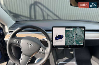 Седан Tesla Model 3 2022 в 