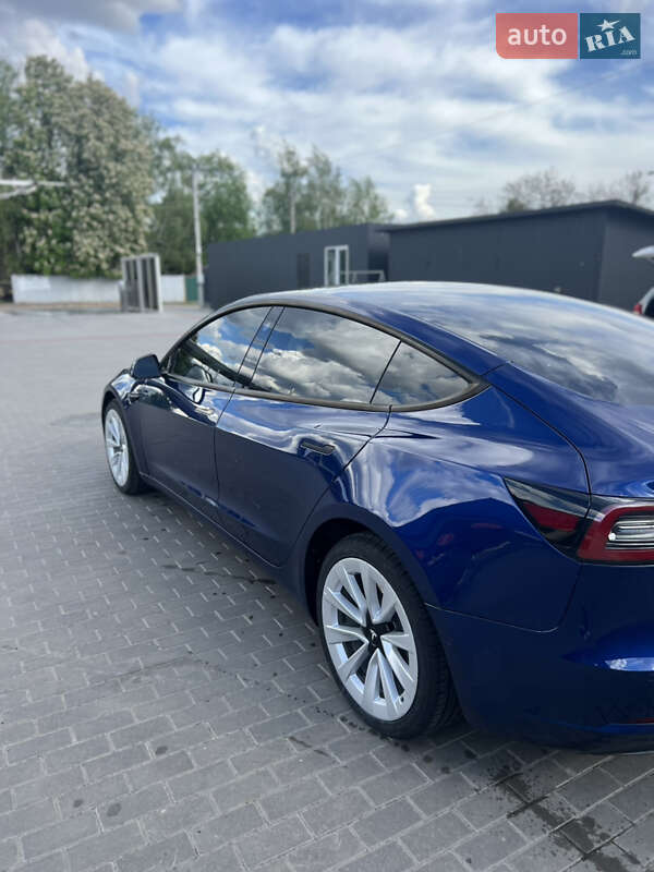 Седан Tesla Model 3 2022 в Березане