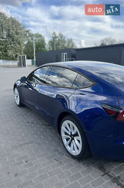 Седан Tesla Model 3 2022 в 