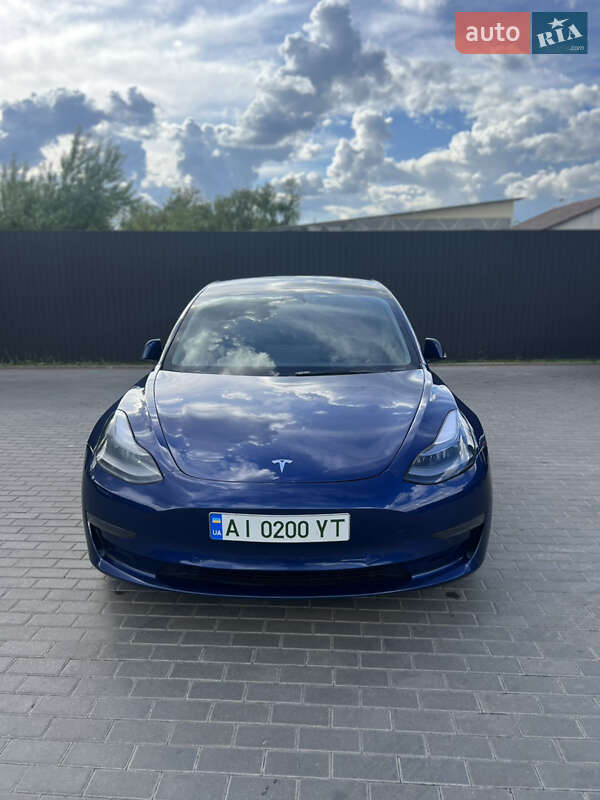 Седан Tesla Model 3 2022 в Березане