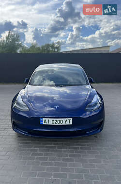 Седан Tesla Model 3 2022 в 