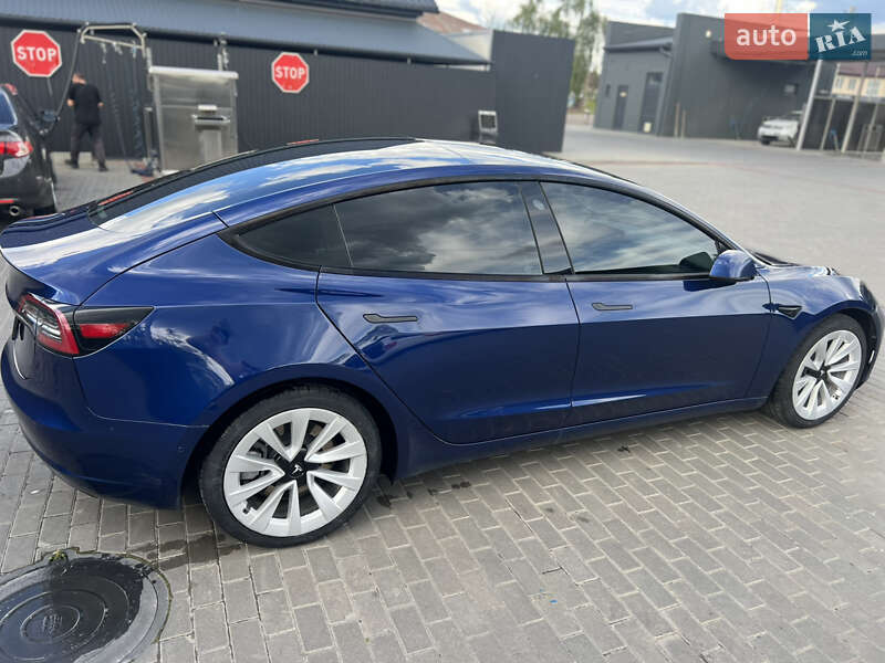 Седан Tesla Model 3 2022 в Березане