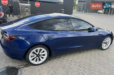 Седан Tesla Model 3 2022 в 