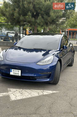 Седан Tesla Model 3 2022 в 