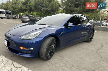 Седан Tesla Model 3 2022 в 