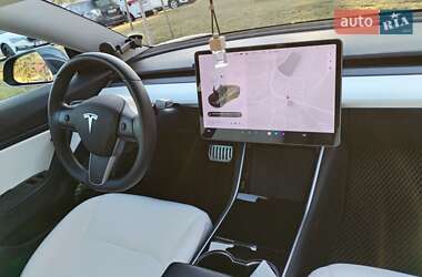 Седан Tesla Model 3 2019 в 