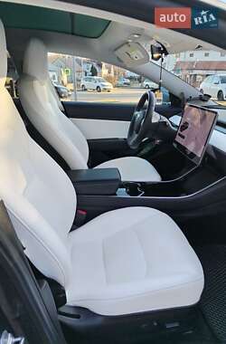 Седан Tesla Model 3 2019 в 