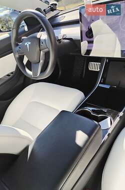 Седан Tesla Model 3 2019 в 