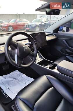 Седан Tesla Model 3 2019 в 