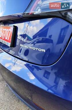 Седан Tesla Model 3 2019 в 