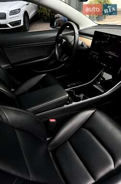 Седан Tesla Model 3 2019 в 