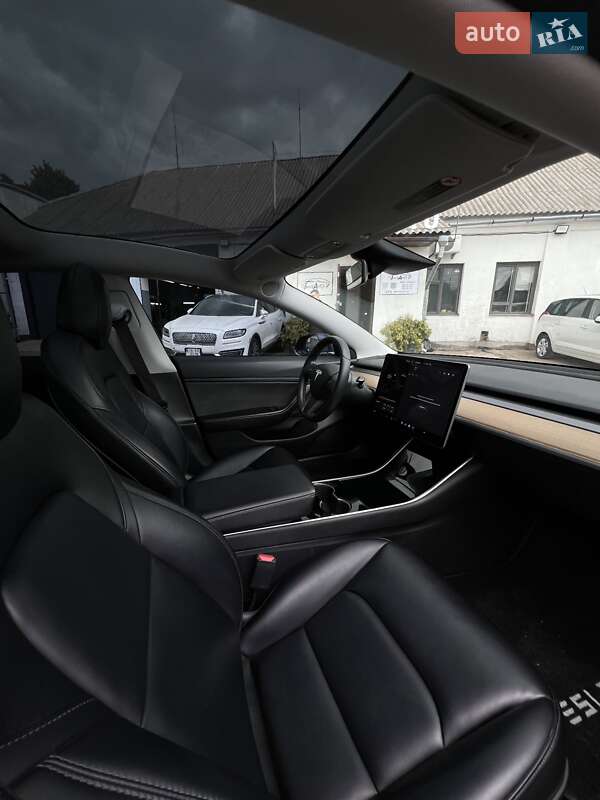 Седан Tesla Model 3 2019 в Чернигове