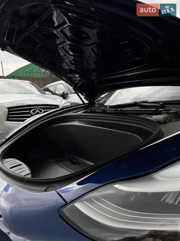 Седан Tesla Model 3 2019 в 