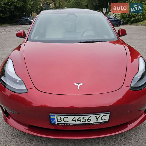 Седан Tesla Model 3 2023 в Львове
