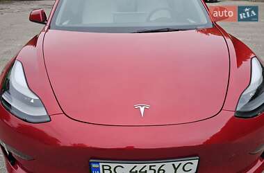 Седан Tesla Model 3 2023 в 