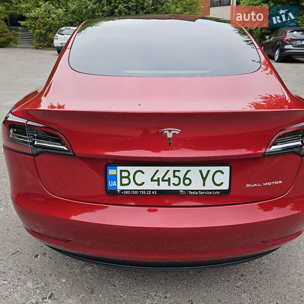 Седан Tesla Model 3 2023 в Львове