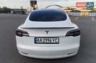 Седан Tesla Model 3 2023 в 