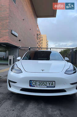 Седан Tesla Model 3 2019 в Чернівцях