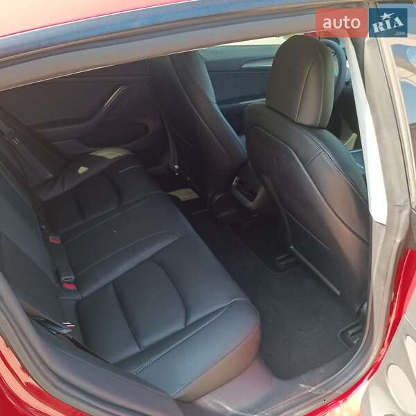 Седан Tesla Model 3 2021 в Києві