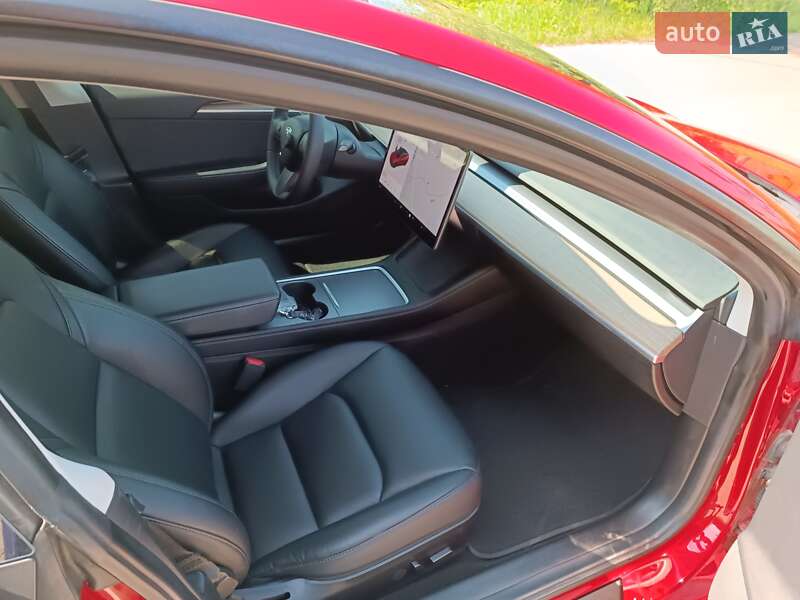 Седан Tesla Model 3 2021 в Києві