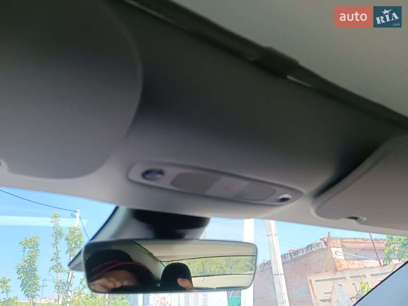 Седан Tesla Model 3 2021 в Києві