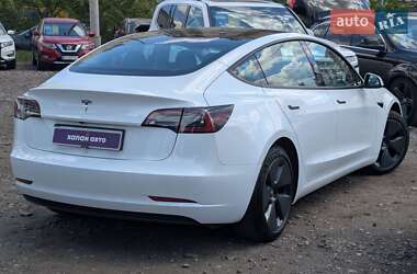 Седан Tesla Model 3 2021 в 
