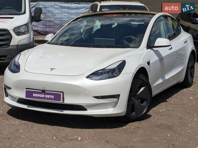 Седан Tesla Model 3 2021 в 