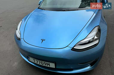 Седан Tesla Model 3 2020 в 