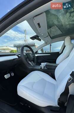 Седан Tesla Model 3 2022 в 
